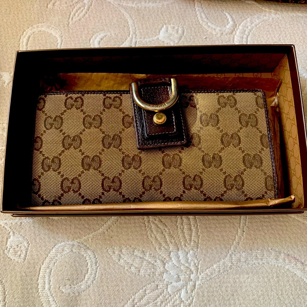 Authentic Gucci wallet monogram w/box